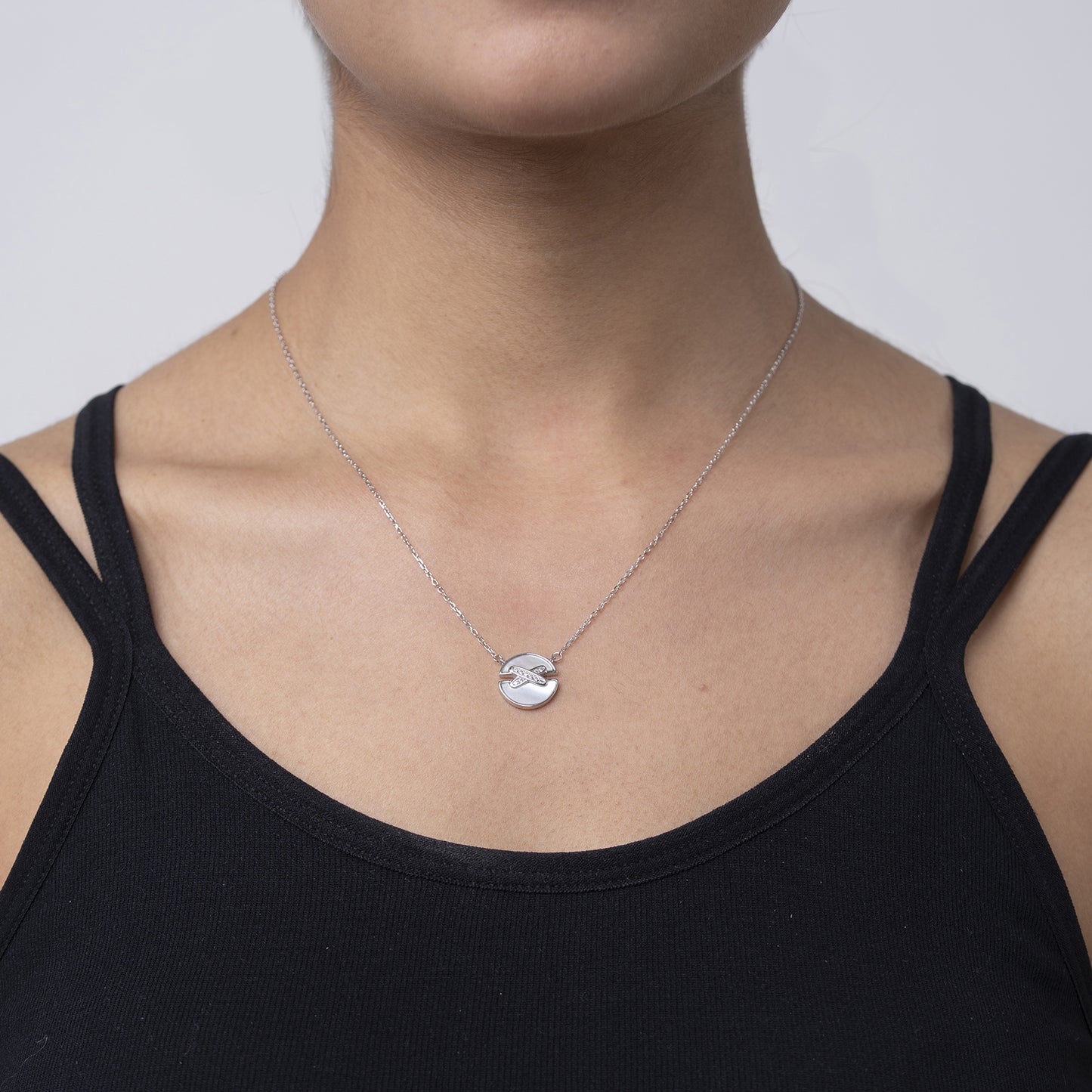 Modern Elegance Circle chain Pendant 925 sterling silver