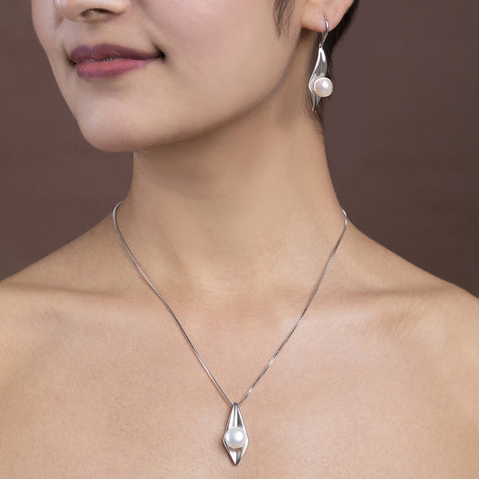 Contemporary Pearl pendant set 925 sterling silver