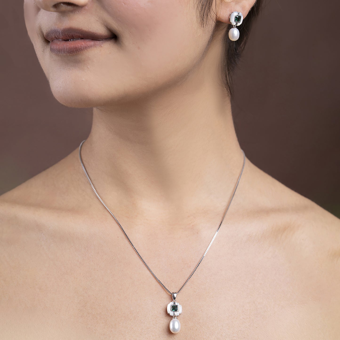 Emerald Glow Pearl pendant Set 925 sterling silver