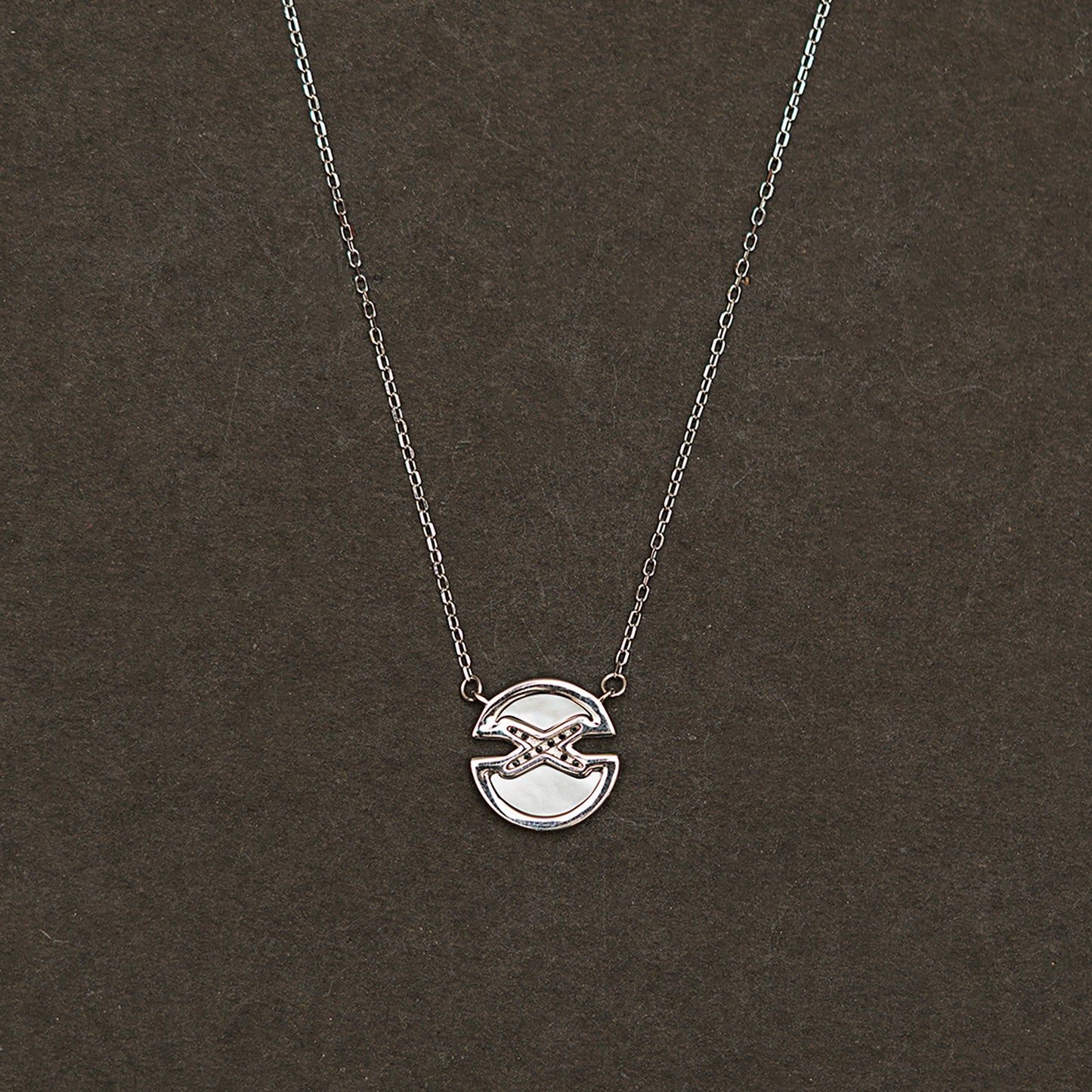 Modern Elegance Circle chain Pendant 925 sterling silver