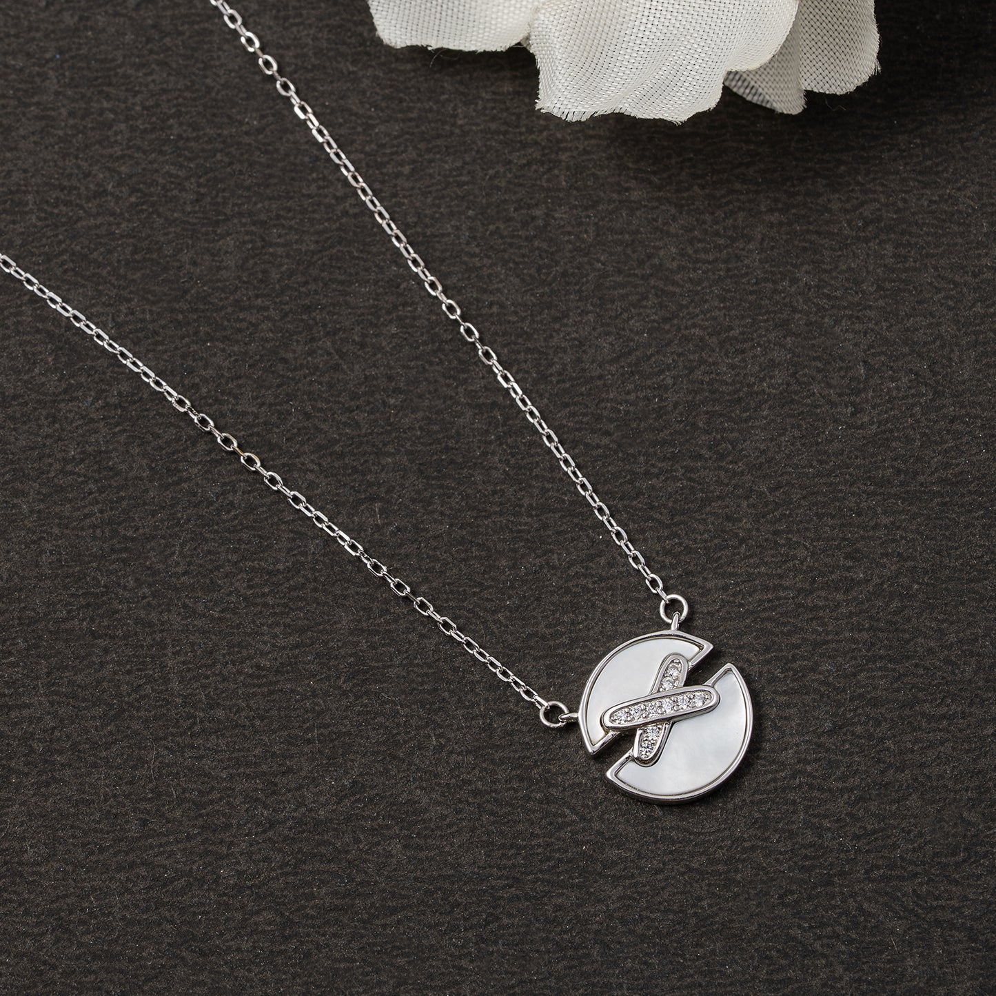 Modern Elegance Circle chain Pendant 925 sterling silver