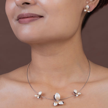 Gilded Cream Petal 925 sterling silver necklace