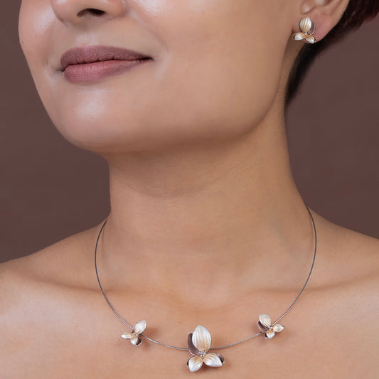 Gilded Cream Petal 925 sterling silver necklace
