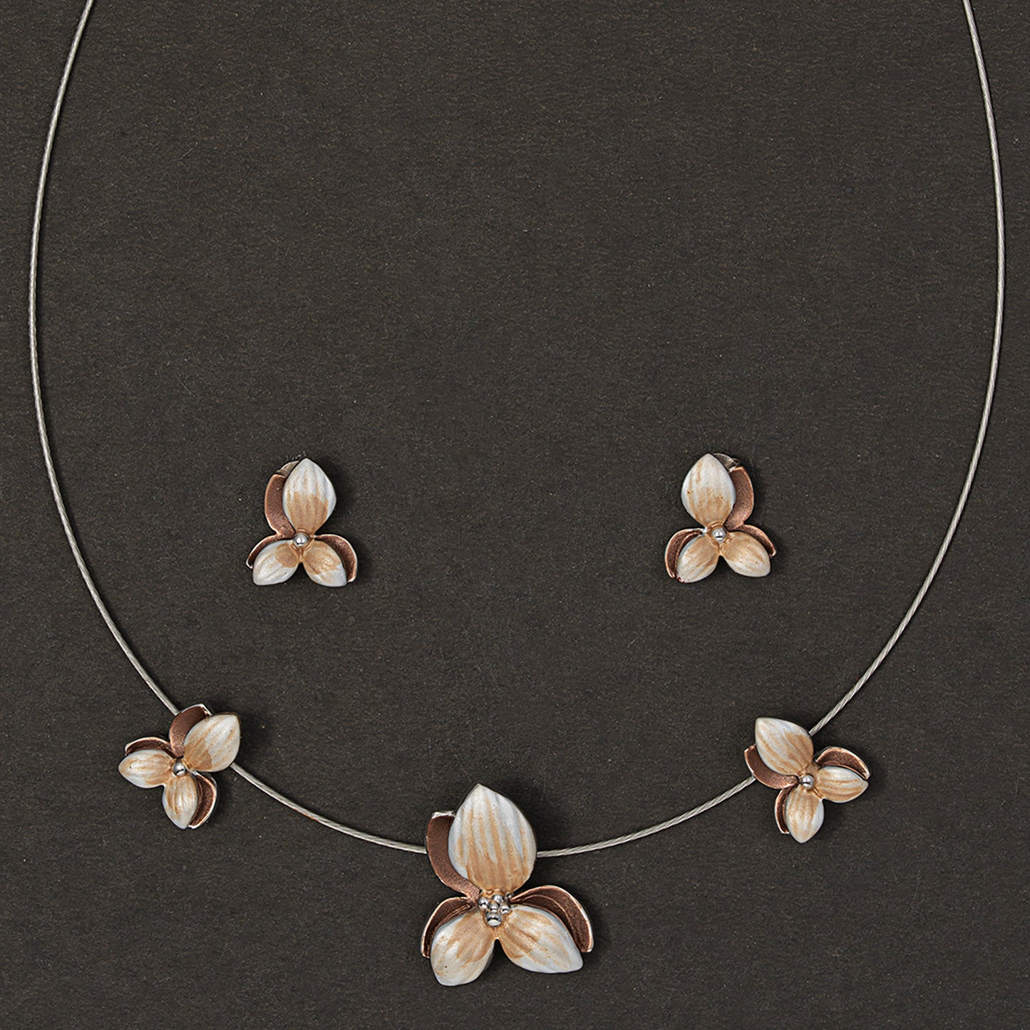 Gilded Cream Petal 925 sterling silver necklace