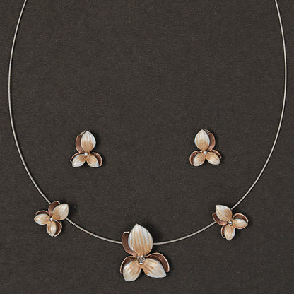 Gilded Cream Petal 925 sterling silver necklace
