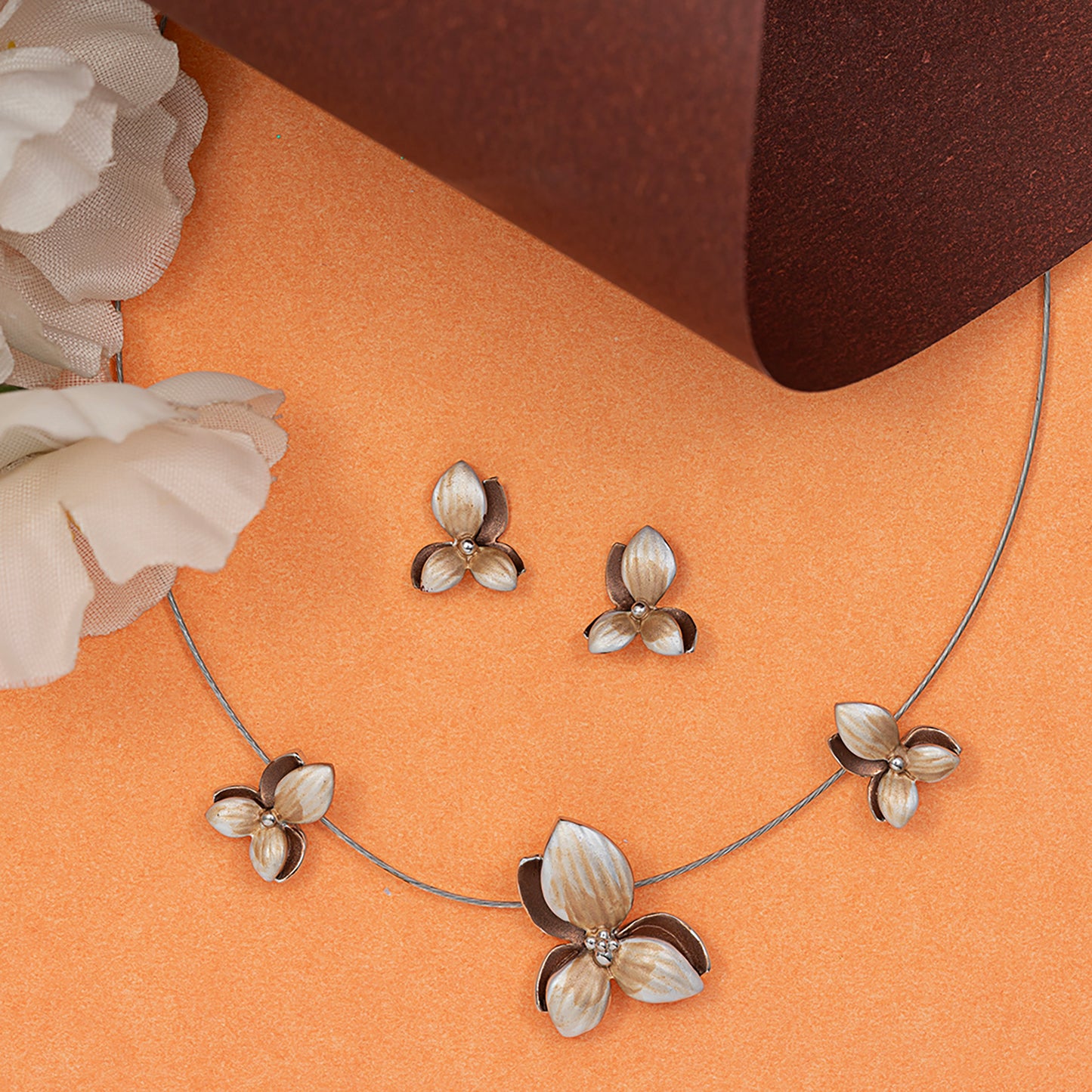 Gilded Cream Petal 925 sterling silver necklace